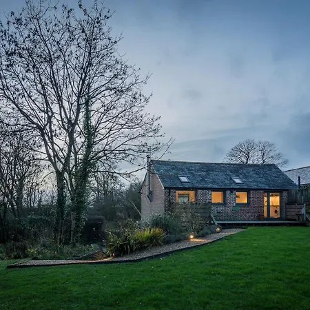 The Red Barn At Venn Farm - Gorgeous Upside-down Barn On Smallholding Near Cornish Surf Beaches Holiday home Bude
